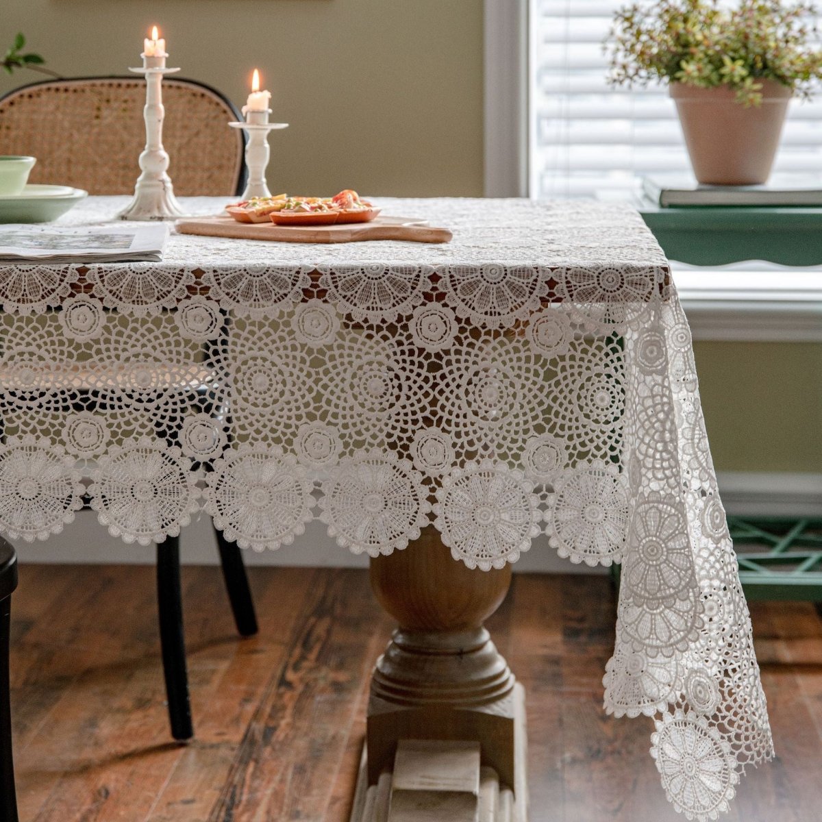 Lace Flora Table Cover