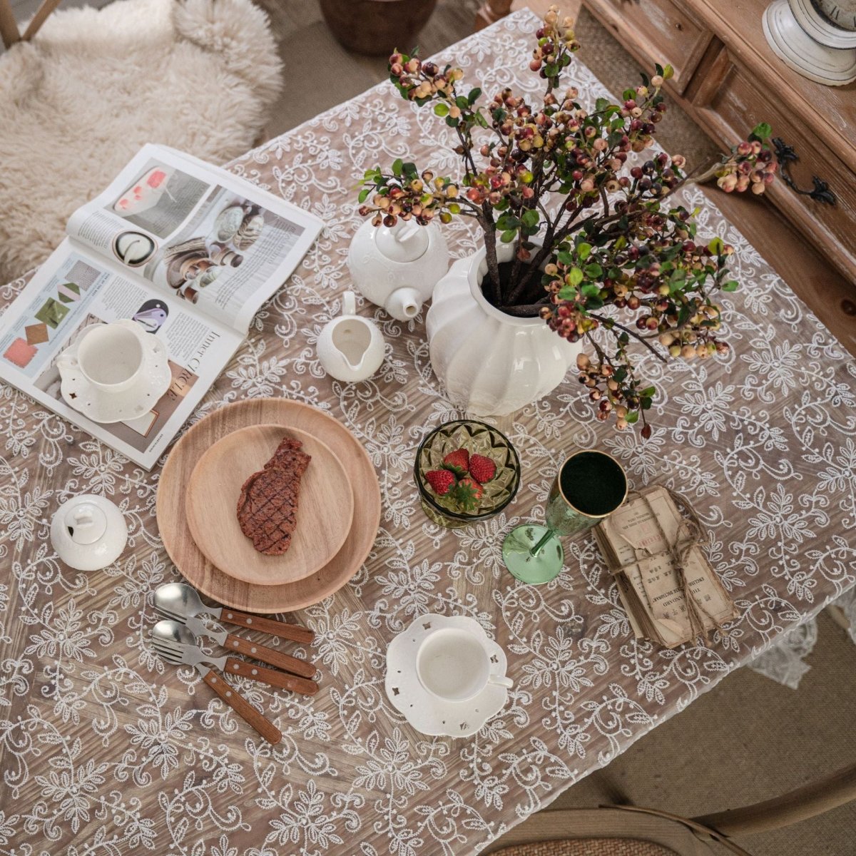 Lace Flora Table Runner