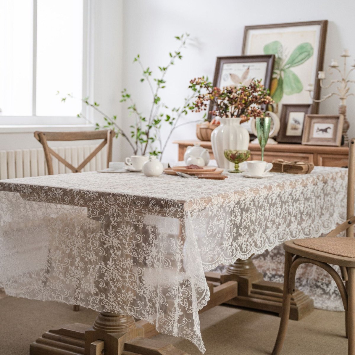 Lace Flora Table Runner