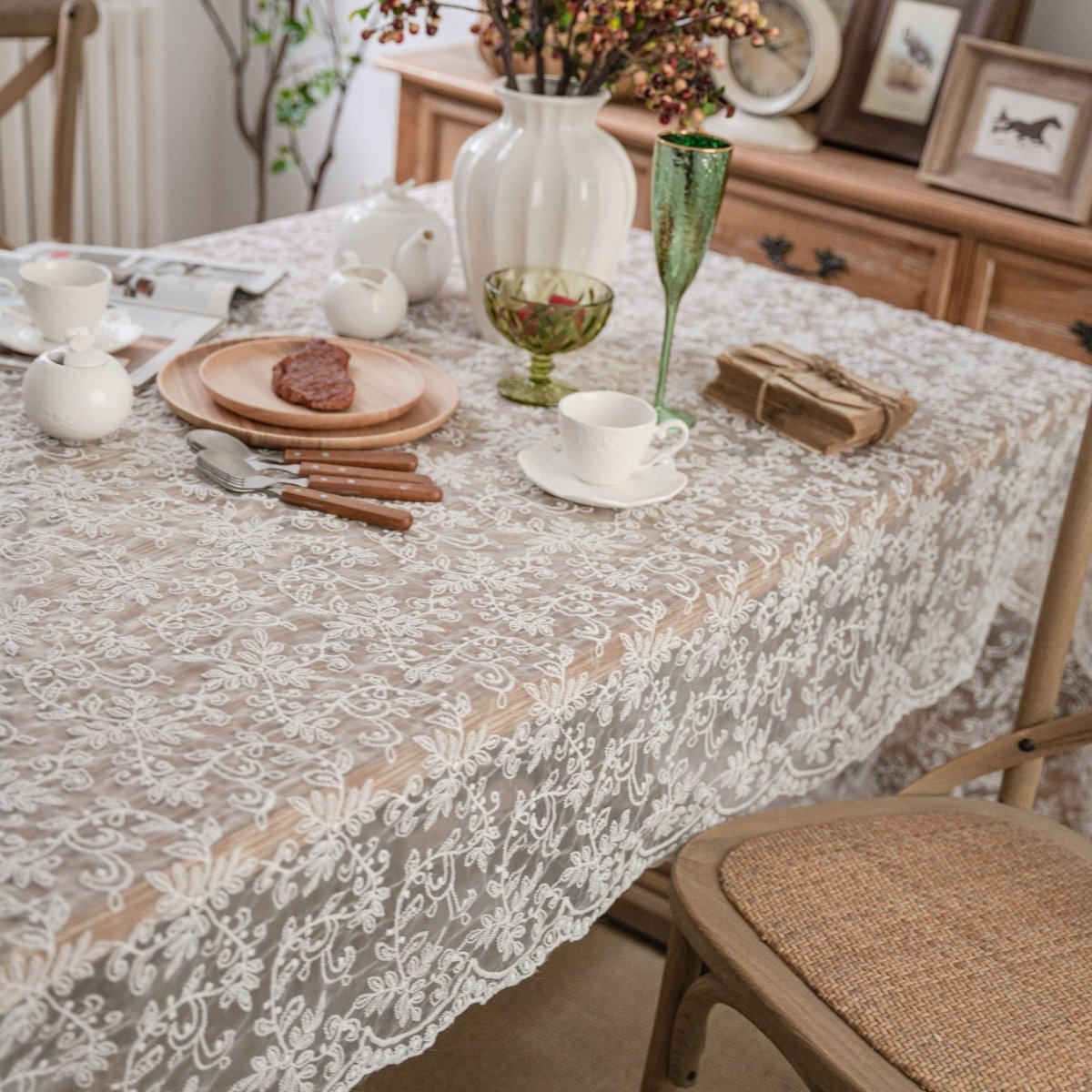 Lace Flora Table Runner